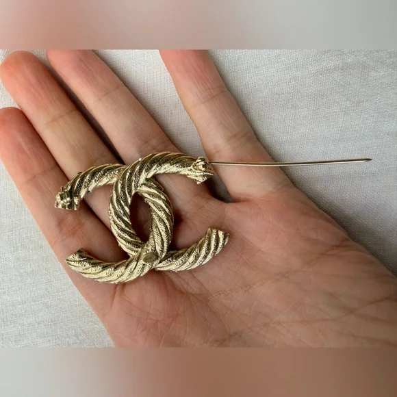 CHANEL Twisted Gold and Silver Brooch - Picture 7 of 10